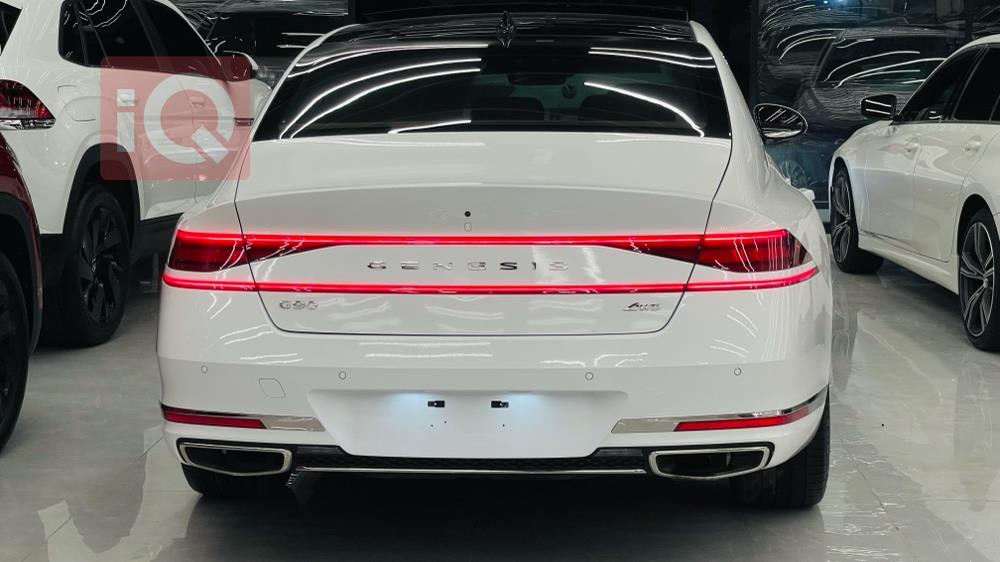 Genesis G90